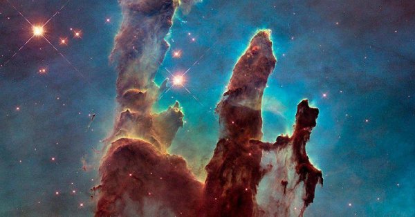 NASA поделились красочным фото туманности Орла