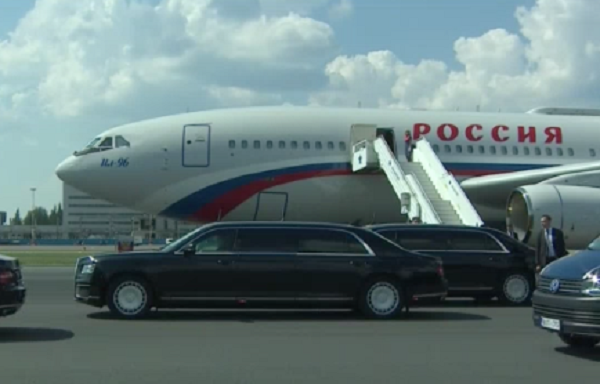 Путин поехал на встречу с Трампом на лимузине «Кортеж»