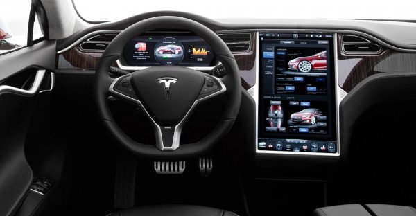 В «Связной» поступило 236 заявок на электрокары Tesla