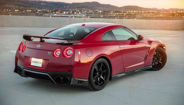 Появились первые подробности о новом Nissan GT-R