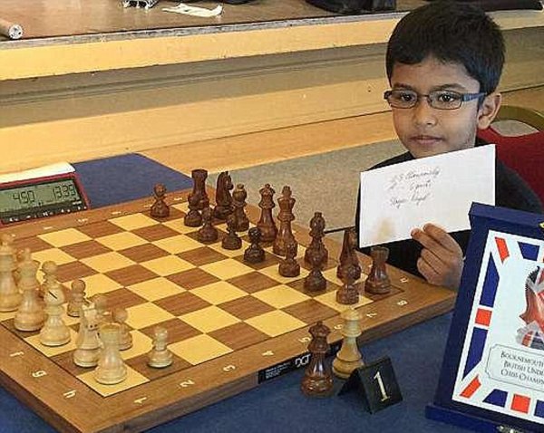 Прославившего Британию шахматного вундеркинда могут выслать из страны