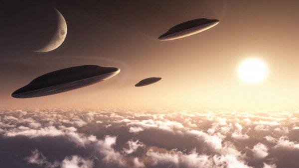 Облака или НЛО?: Необычные объекты пролетели в небе над Тихим океаном