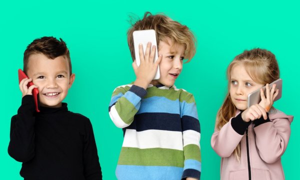 Ученые: Смартфоны разрушают память у детей