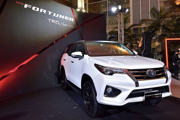 Toyota показала особую версию внедорожника Toyota Fortuner с обвесом от TRD