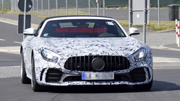 Обновленный родстер Mercedes-AMG GT R проходит дорожные тесты на Нюрбургринге