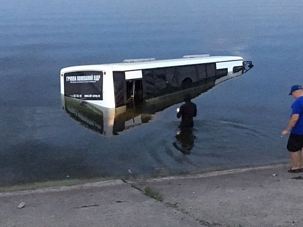 В салоне затонувшего под Липецком автобуса никого не оказалось