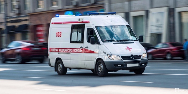 Весь в крови: в Тобольске неадекват избил водителя скорой, приехавшей на вызов