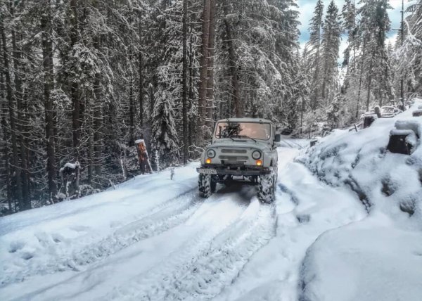 «Лучше снегохода!»: Автовладелец продемонстрировал, как УАЗ-469 справляется со снегом