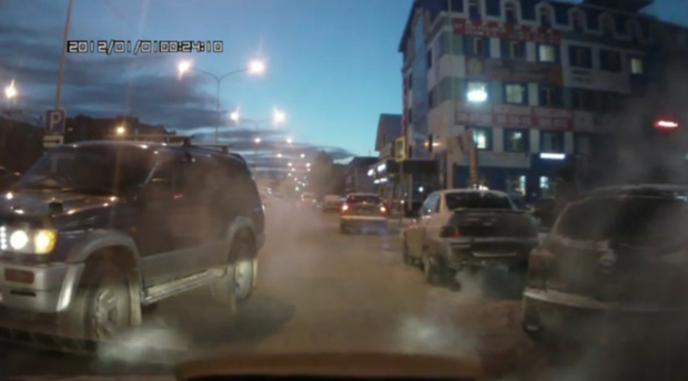 Натворил и в кусты: трусливый поступок тюменского водителя сняли на видео. 18+