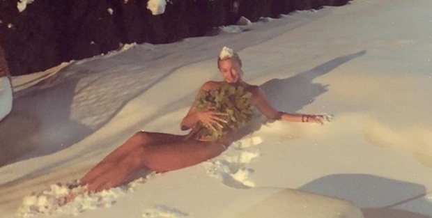 Анастасия Волочкова показалась совершенно обнаженной на снегу