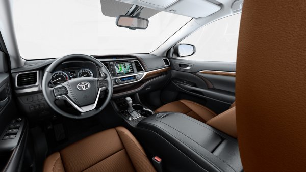 «Догнал Крузак»: Чем хорош обновленный Toyota Highlander поведал блогер
