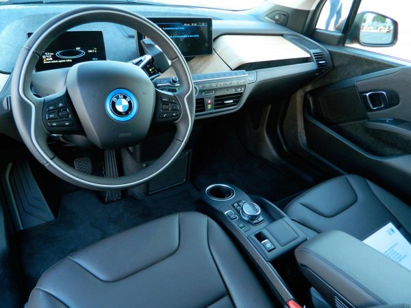 Электрокар BMW i4 показали на фото