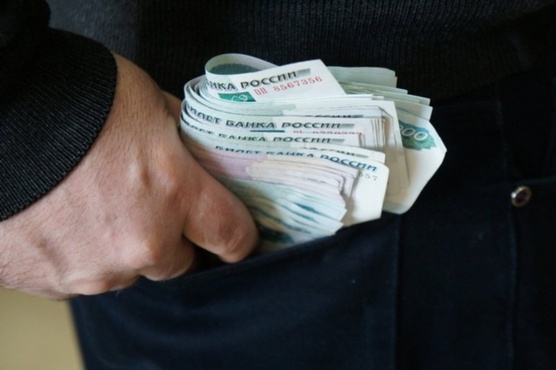 Мужчину могут арестовать на год из-за взятки в размере 200 рублей