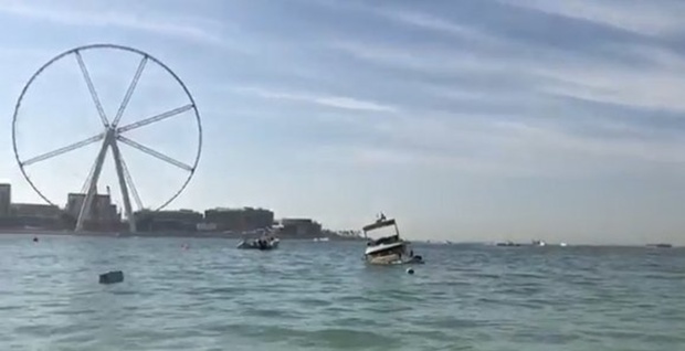 Недалеко от берега в Дубае перевернулась яхта с российскими туристами