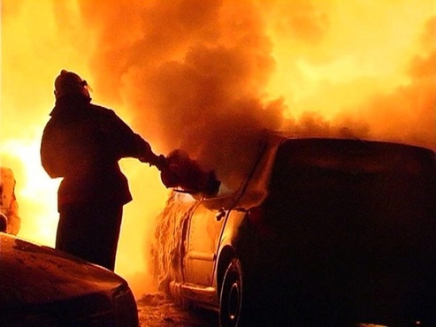 В Тюмени на улице Депутатской сгорел автомобиль