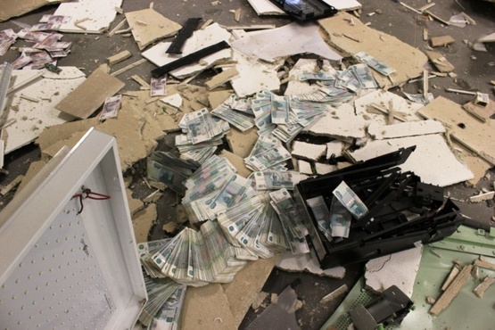 В Тюмени мужчина подорвал банкомат