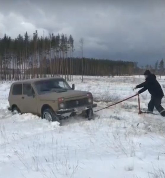 «Паркетники» лучше «Нивы»? Ford Kuga и Land Rover Freelander испытали на снежной целине