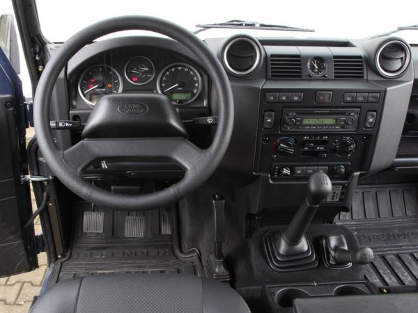 «Взорвал мозг»: Эксперт поделился впечатлениями от «УАЗика за  000» – Land Rover Defender 110