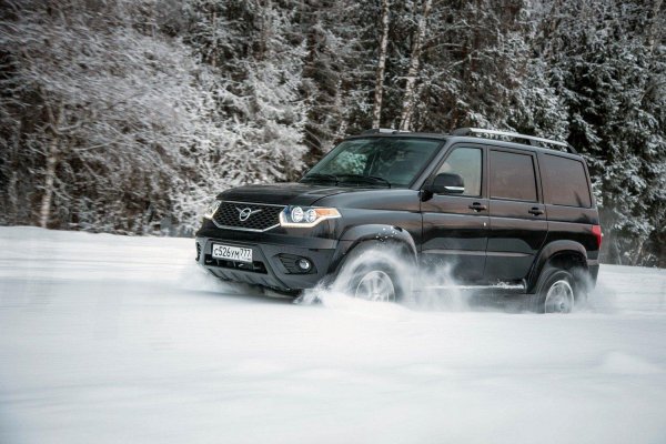 «Классика в снегу»: Эксперты сравнили УАЗ «Патриот», Land Cruiser и Jeep Wrangler в зимнем заезде