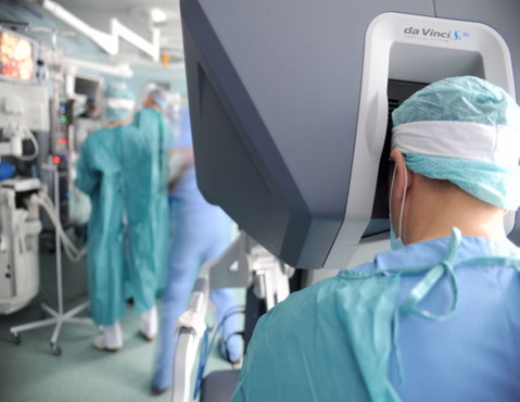 В Тюмени медики с роботом 10 часов оперировали пациента
