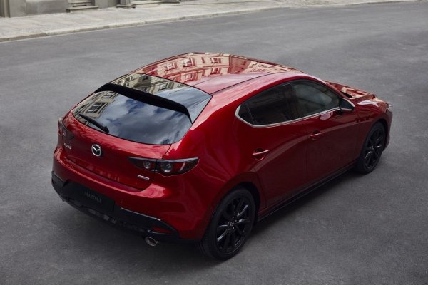 «Страшный сон европейского автопрома»: Эксперт протестировал новую Mazda 3 с «внешностью фотомодели»