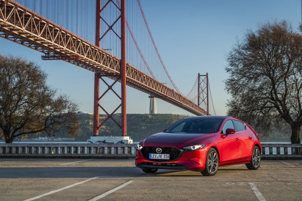 Стартовали продажи хэтчбека Mazda 3 на британском авторынке