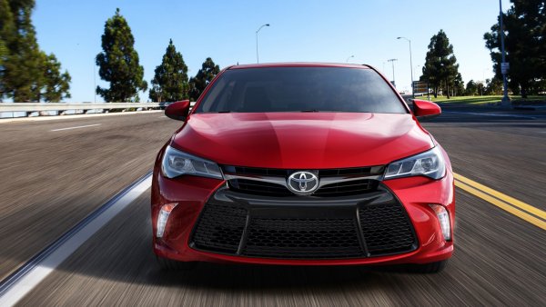 «Купить или не купить?»: Что должно насторожить при осмотре Toyota Camry, рассказали подборщики