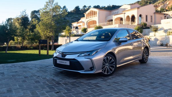 Новая «Королла» или старая «Камри»: Обзором на новую Toyota Corolla 2019 поделились эксперты