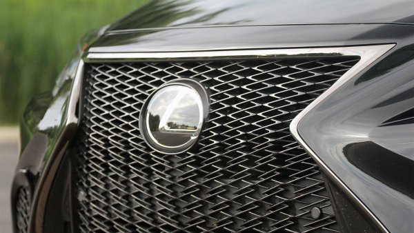 Компания Lexus готовится к выпуску нового роскошного минивэна
