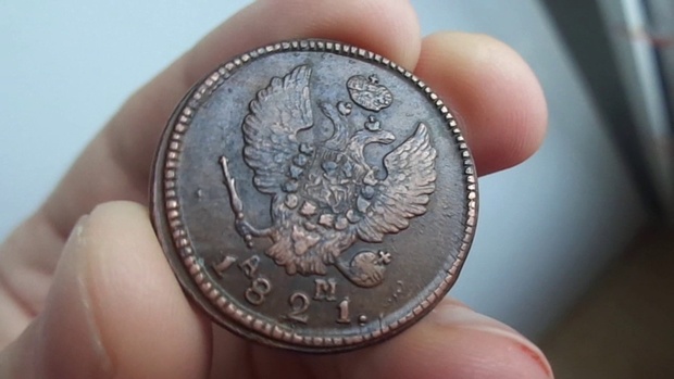 В Тюмени арестовали мужчин, которые продавали людям монеты, рассказывая, что нашли клад