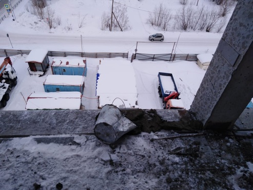 На Ямале на стройке погиб мужчина, сорвавшись с высоты – фото