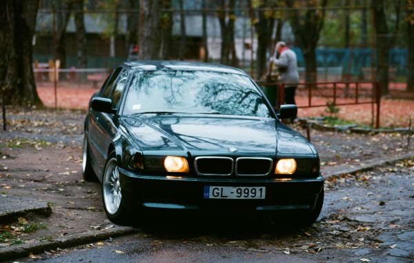 Штрафы, аварии, дубликаты ПТС: О судьбе BMW E38 из фильма «Бумер» рассказал эксперты