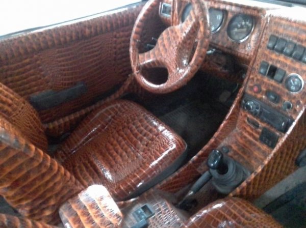 «На задние крокодилов не хватило»: Сеть ошарашил «убийца» Bentley – «зверски» тюнингованный ВАЗ-2104
