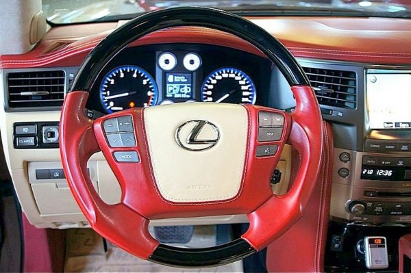 «Тони Старк одобряет»: Lexus LX 570 «Железного человека» высмеяли в сети