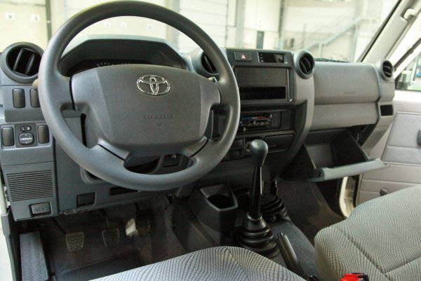 За что 4 миллиона? Блогер объяснил, почему россияне покупают Toyota Land Cruiser 76