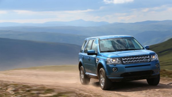 «ЗАЗ рвёт»: Как «Запорожец» наказывает Land Rover на бездорожье, показали в сети