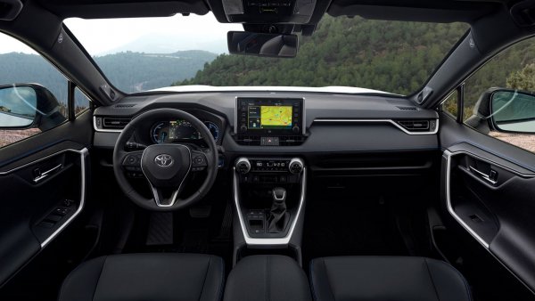 Странность и продуманность: Причины ненавидеть и любить новый Toyota RAV4 озвучил блогер