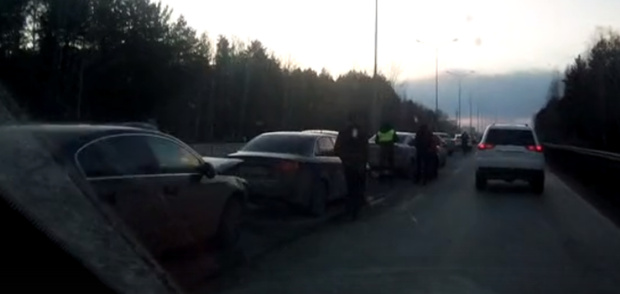Массовое ДТП на Федюнинского: в столкновении пяти машин пострадали три человека