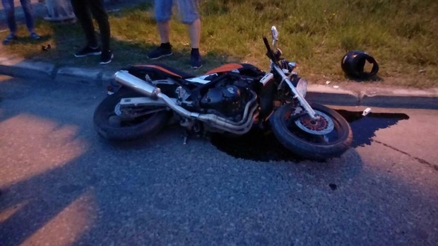 В Тюмени два байкера пострадали, упав с мотоциклов - фото
