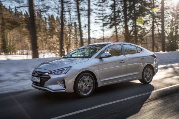 «Незаслуженно непопулярна»: Блогер протестировал обновлённую Hyundai Elantra 2019