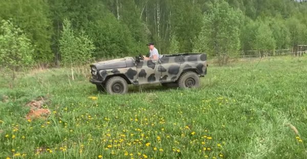 «Сделает» Land Cruiser: В сети показали необычный кабриолет УАЗ за 20 000 рублей