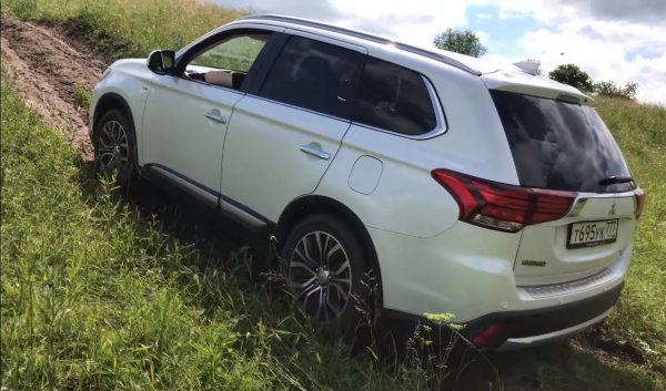 Надо было брать Pajero. Mitsubishi Outlander GT разочаровал владельца на бездорожье