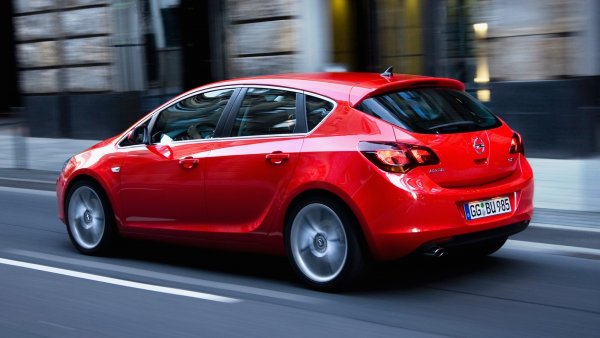Автомобиль C-класса по цене Volkswagen Polo: Особенности Opel Astra со «вторички» раскрыл эксперт