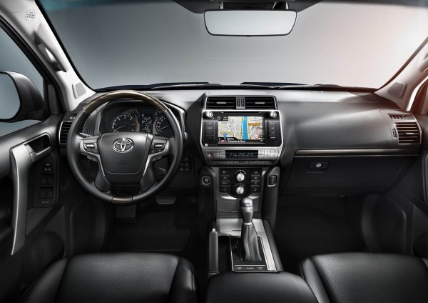 «Зацелованный автомобиль»: Так ли хорош Toyota Land Cruiser Prado, выяснил известный обзорщик