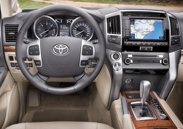 Сейчас и полтора года назад: Разница цен на подержанный Toyota Land Cruiser 200 удивила эксперта
