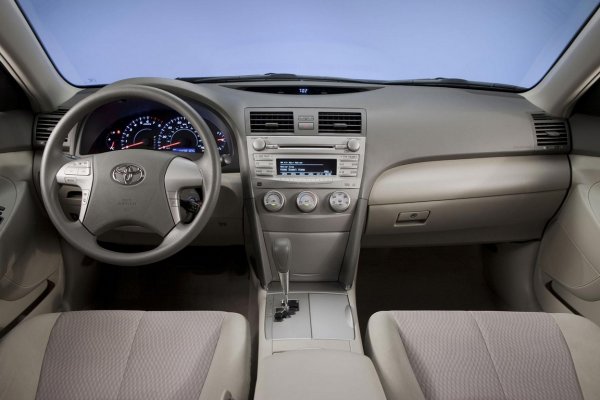 «Свои 300-400 тысяч км спокойно пройдет»: Владелец Toyota Camry 40 назвал причины купить эту машину