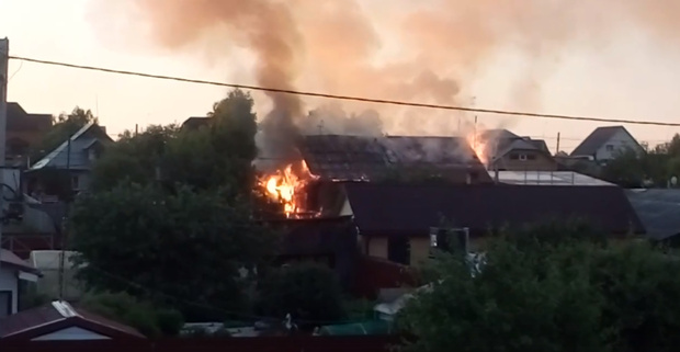 Поджоги в Перевалово: подозреваемые задержаны, но вопросы остались