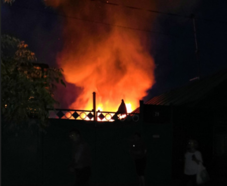 Пожар в Тюмени на Маяке тушили 17 человек