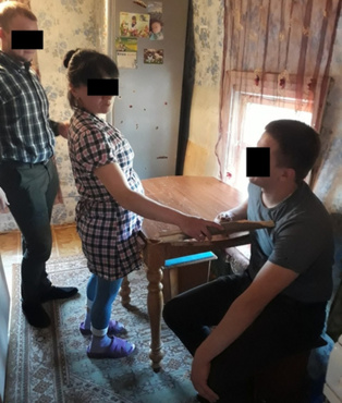 В Тюменской области женщина, обидевшись на мужа, решила убить его – фото с места