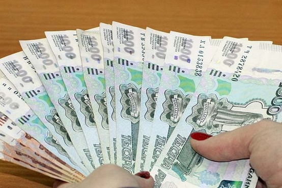 Соседка похитила у 82-летнего пенсионера свыше 40 тысяч рублей
